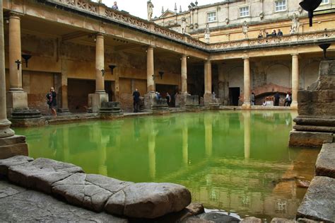The Tourists Logs мαηנαℓу Roman Bath Or City Of Bath In England