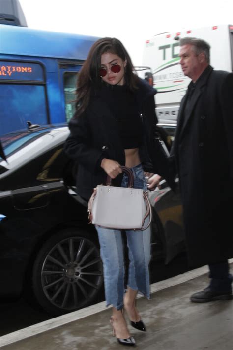 Photo Selena Gomez Arrive Pour Prendre Un Avion à Laéroport De Lax à