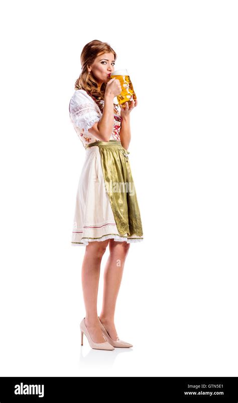 Frau In Bayerischer Tracht Bier Trinken Stockfotografie Alamy