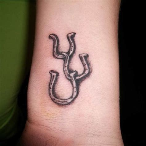 Horseshoe Tattoo Love It I Would Put This Behind My Ear Small