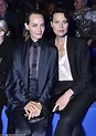 Amber Valletta and Shalom Harlow kiss in Mugler ad | Daily Mail Online