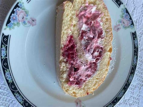 Check spelling or type a new query. Selbstgemacht, biskuitrolle mit schlagobers und himbeeren ...