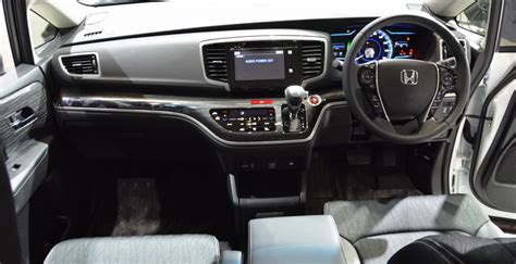 Honda Odyssey Hybrid Minivan Photo Gallery 39