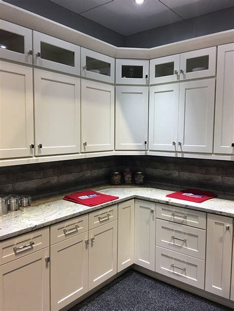 Best cabinets and most popular cabinet door styles for 2021 are expected to gravitate more to simple, clean lines in flat panel whether you're looking for white shaker cabinets, gray kitchen cabinets, or a special style like traditional kitchen cabinets, we will help you find. Buy Shaker Antique White RTA (Ready to Assemble) Kitchen ...