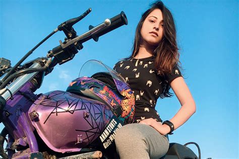 Top 4 Female Motorcycle Stunt Riders