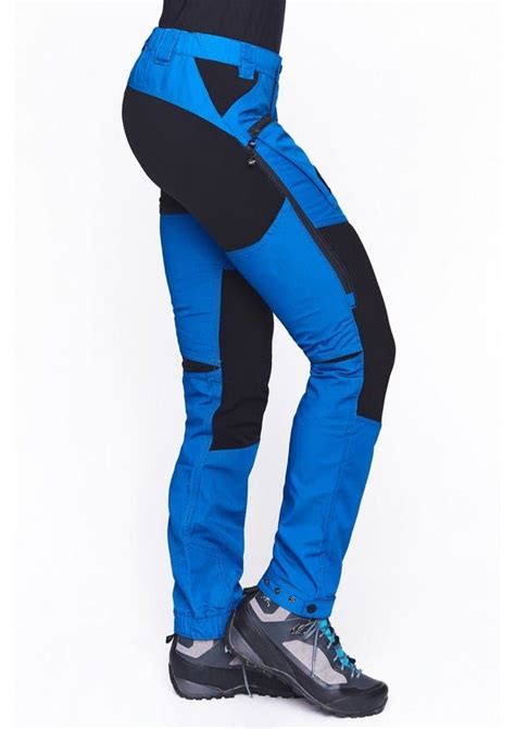 Elastyczne panele na kolanach, siedzeniu i biodrach zapewniają doskonały komfort. Nordwand Pro Pants Women Jetblack | Pants for women, Pants ...