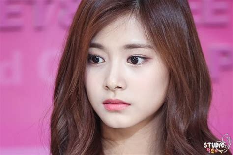 Park ji soo (박지수) but legalized her name to park ji hyo (박지효) nationality: CUTE expression face of TWICE's Tzuyu | Daily Korean ...