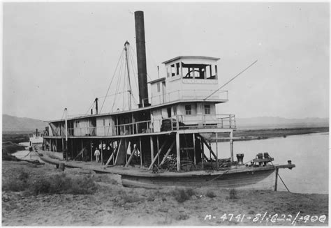 Fileview Showing Steamboat Cochan On The Colorado River Near Yuma
