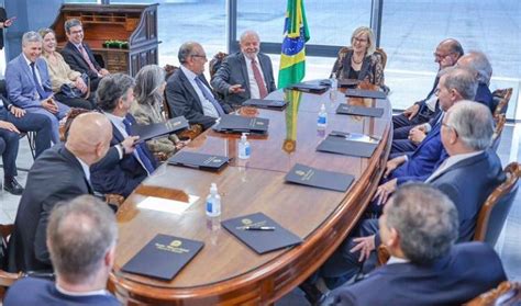 Lula se reúne presidentes da Câmara do Senado e do STF e promete