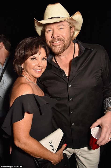 how country singing legend toby keith bravely fought stomach cancer for three years after he was