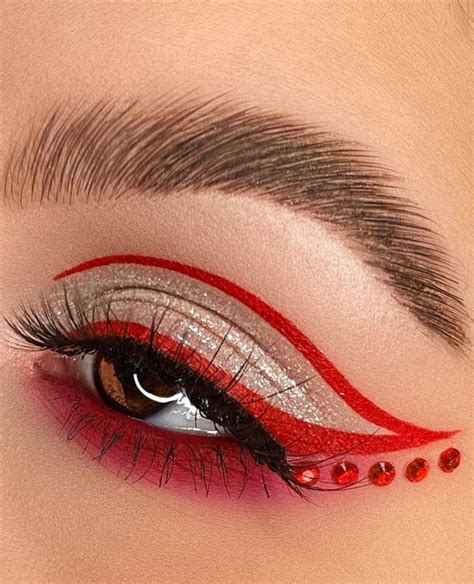 Latest Eye Makeup Trends You Should Try In 2021 Gold And Red Graphic Line