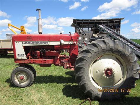 Side Picture Of Farmall 656 Farmall International Harvester Tractors