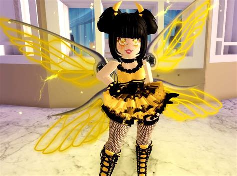 Neon DragonFly Outfit Photoshoot 🐝 | ⛲🌸Royale High🌸⛲(Roblox) Amino