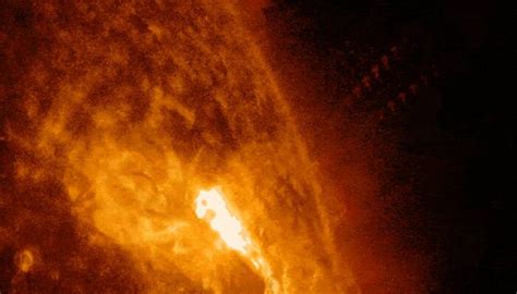 Images Of Mid Level Solar Flare Captured By Nasas Sdo See Pic