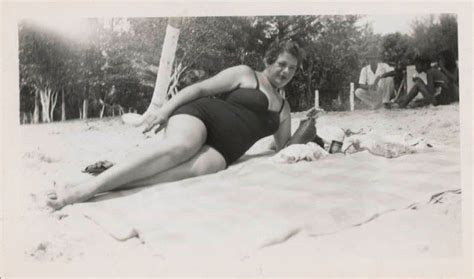 Seduction 50 Hilarious Vintage Photographs Of Women From The 1930s And