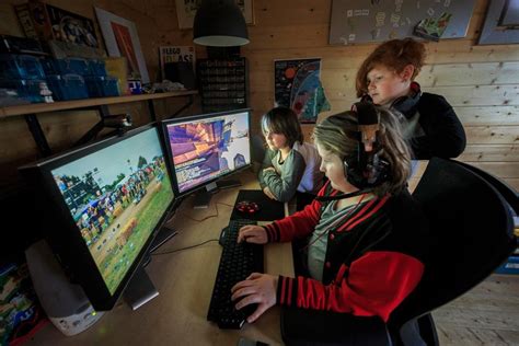 For many parents, indoor games for kids might mean board games or other sedentary activities. 'Homeschooling' Mom Lets Her Kids Play Video Games All Day ...