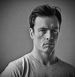 Toby Stephens photo gallery - high quality pics of Toby Stephens | ThePlace