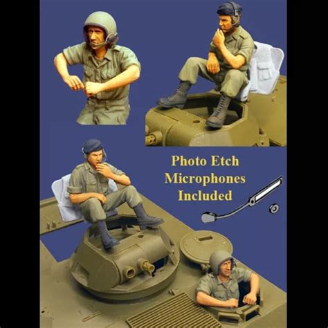 135 Scale Resin Figures Model Kit 2 Tank Drivers Soldiers Unpainted