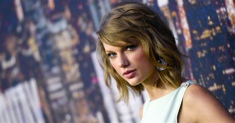 Teacher Promises To Cancel Final Exam If Taylor Swift Calls Him