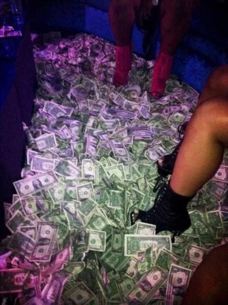 Strippers With Piles Of Cash Pics