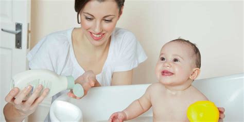 Bathing A Newborn Guide To All Baby Bath Types Baby Bath Moments