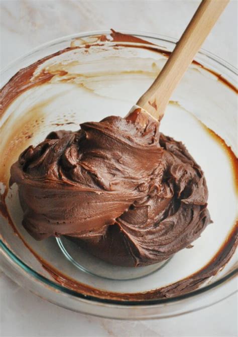 Simple Chocolate Frosting With Cocoa Powder Lucia Paula