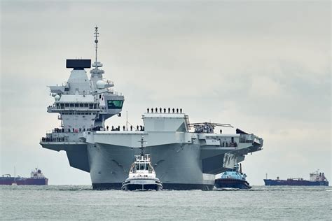 Hms Prince Of Wales Entering Portsmouth For The First Time 3954x2636