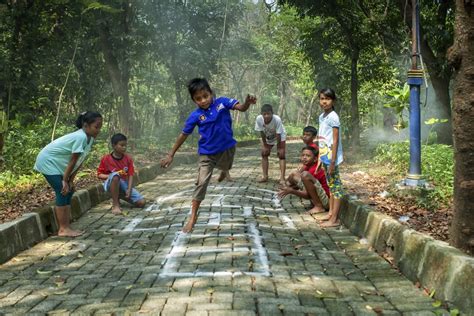 6 Permainan Tradisional Indonesia Timur Untuk Anak Rinso