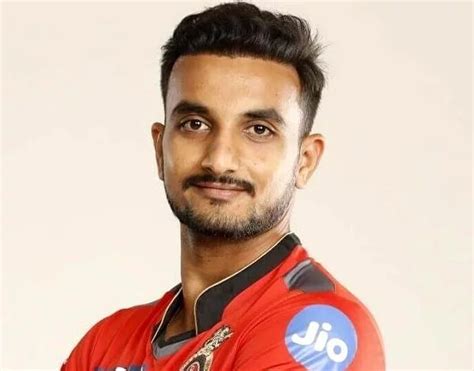 Know about harshal patel's biography, batting and bowling stats, career info, family details and more. Harshal Patel Biography, Profile, Net Worth, Ranking & Records