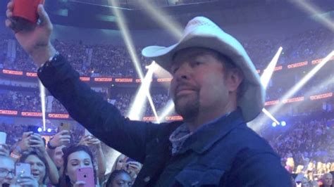 toby keith sends message to fans amid stomach cancer battle