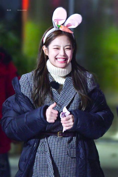 Kim jennie (김제니) is a member of blackpink from yg entertainment. Jennie'Nini'Kim cute smile | Blackpink jennie, Blackpink ...