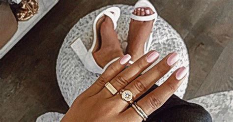 Best Pedicure Nail Polish Colors For Spring Toes 2019