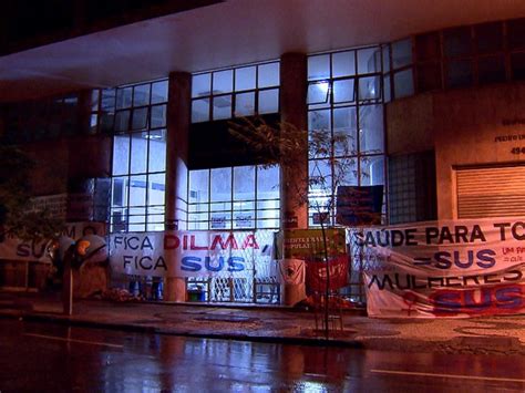 G1 Manifestantes ocupam prédio do Ministério da Saúde em Belo