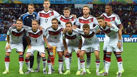 Sechseinhalb millionen menschen (über acht prozent der bevölkerung) sind mitglied in einem der über 27.000 fußballvereine. Fußball-WM 2014: Die deutsche Nationalmannschaft im Kurzporträt : autorevue.at