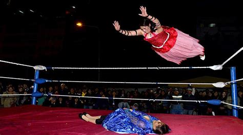 Las Cholitas Luchadoras Se Suben Al Ring Los Tiempos