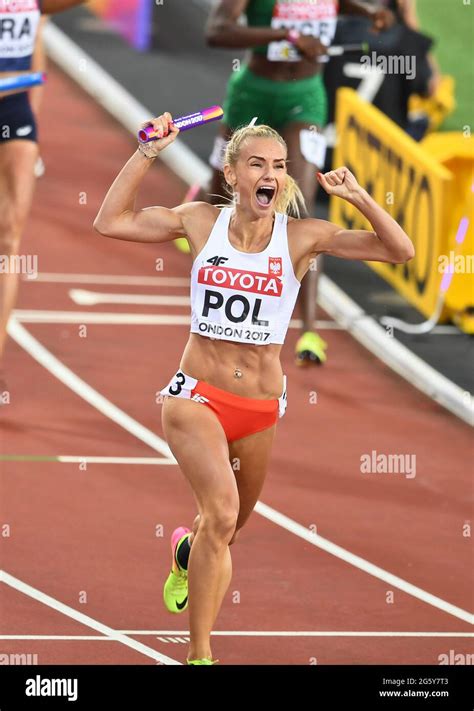 Justyna Swiety Ersetic Poland Silver Medal 4x400 Metres Relay