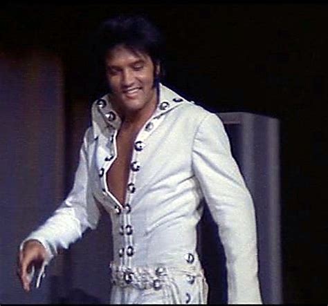 Elvis Thekingscourt 1970 ~ 1st Audience Walk 11th Aug Concho Suit In 2022 Vegas Elvis
