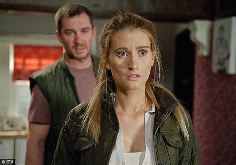 Charley Webb Discusses Return To Emmerdale After Maternity Daily Mail Online