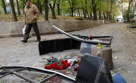 Motorola Ukraine Rebels Accuse Kiev Over Commanders Death Bbc News