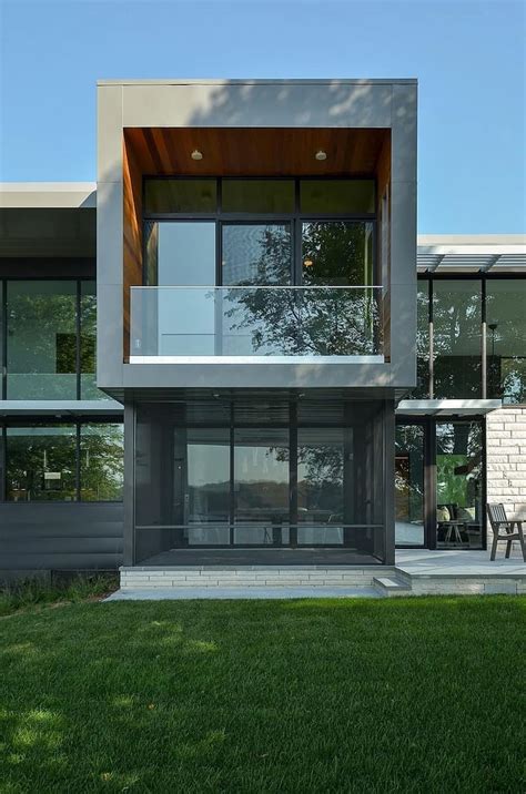 Glass Lake House Features Modern Silhouette Of Earthy Materials