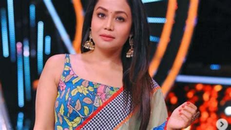 Neha Kakkar Breaks Down On Indian Idol 10 Sets The Team Had To Take Several Re Takes Filmibeat