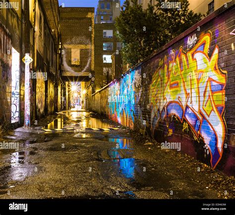 Graffiti Alley Toronto At Night Stock Photo Alamy