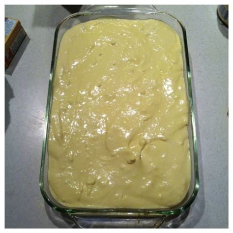 Spread about 1 tablespoon pudding onto flat side of cookies. Paula Deen's Banana Pudding | Banana pudding, Paula deen ...