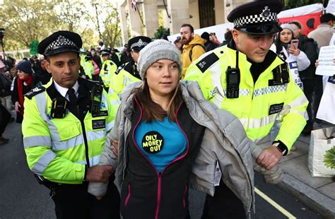 Greta Thunberg u arrestua në Londër gjatë protestës kundër naftës dha