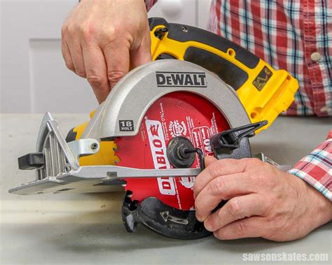 Check spelling or type a new query. How to Change a Blade on a Circular Saw (Tutorial + Video) | Saws on Skates®