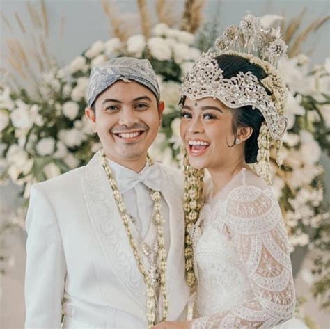 Maybe you would like to learn more about one of these? Gaun Pengantin Pakaian Adat Sunda - Model Gaun Pengantin