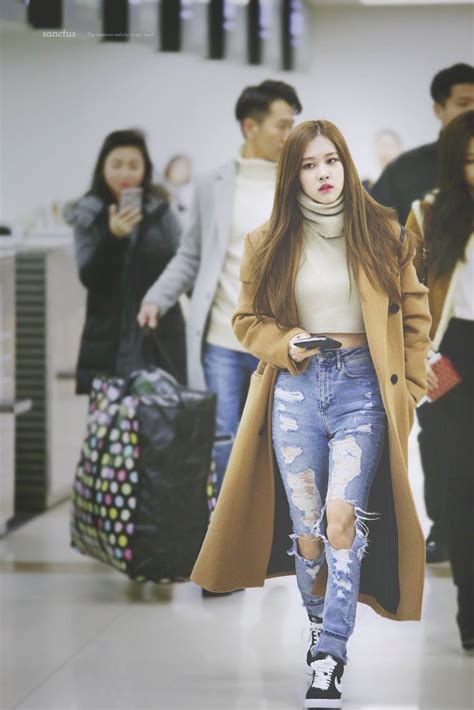 Looking for style tips before you hit the airport runway? #Blackpink #Rosé | Blackpink fashion, Kpop fashion, Fashion