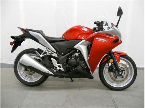The single disk of 296 mm in the front and 220 mm single disk of the rear pushes the cbr to the safety zone whenever necessary. 2012 Honda CBR250R for sale on 2040motos