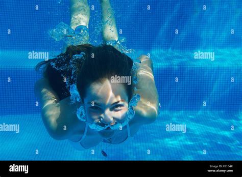 schwimmen madchen 14 jahre fotos und bildmaterial in hoher auflösung alamy