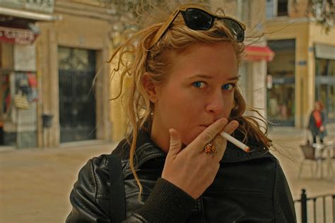 Wallpaper Smoking Girl Smile Fun Cigarette Blond